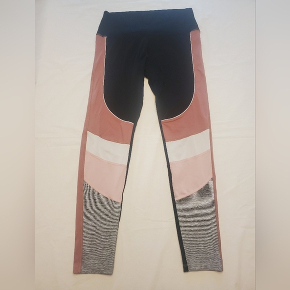 Victoria Secret Pink Ultimate Leggings Sz Large Black, Pink, Gray Logo On Back - Picture 1 of 4